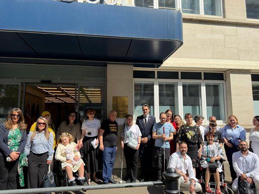 Consulatul General al României la Londra, primul oficiu consular român cu semnalistică adaptată persoanelor cu deficienţe de vedere - FOTO