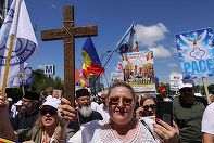 Câteva sute de persoane au participat la Marşul Normalităţii în Bucureşti. Diana Şoşoacă, în fruntea manifestanţilor - FOTO
