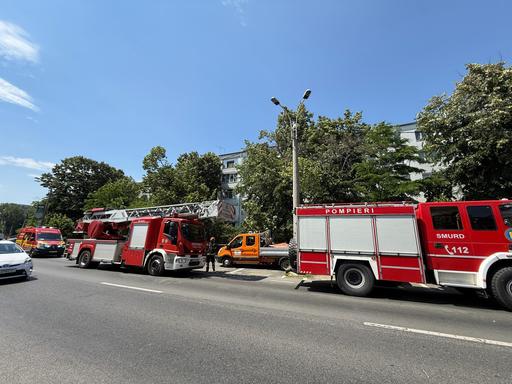 UPDATE - Scurgeri de gaze la o ţeavă care face legătura cu un bloc, în Sectorul 3 din Bucureşti/ Au fost evacuaţi locatarii din cele şase scări ale blocului, fiind vorba despre 90 de persoane/ Măsurătorile în imobil nu au indicat depăşiri