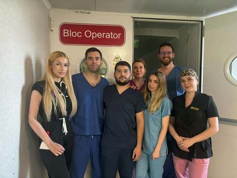 Familia unui pacient aflat în moarte cerebrală la Oradea a donat organele acestuia. Ficatul, rinichii şi corneea au fost transplantate în cadrul unor intervenţii desfăşurate în spitale din Capitală
