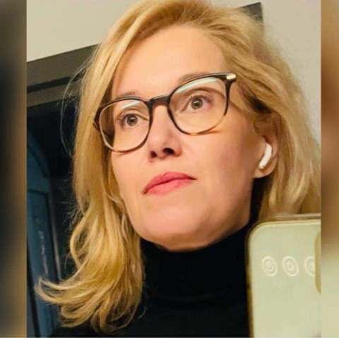 CAZUL AZILELOR ILEGALE DIN BIHOR - - Activista pentru drepturile omului Georgiana Pascu: „Noi, ca societate, am fost crescuţi cu ideea că oamenii ăştia ne deranjează: fac gălăgie, miros. De ce să fie pe stradă, când, uite, îi ţine domnul Paşca? 
