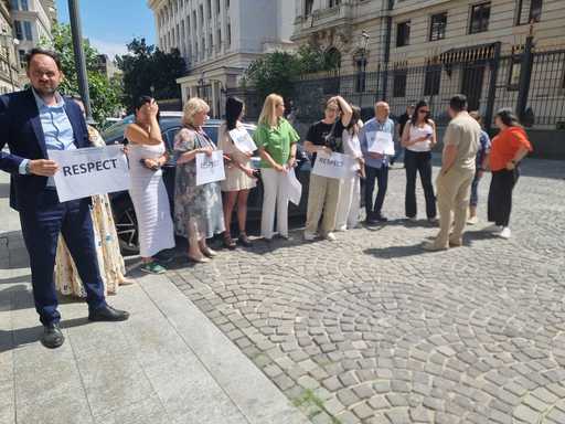 Adrian Ţuţuianu le răspunde angajaţilor AEP care au protestat: Eficientizarea instituţiei nu reprezintă o opţiune, ci o obligaţie faţă de cetăţeni / Orice încălcare a legii sau a obligaţiilor de serviciu, tratată în conformitate cu prevederile legale