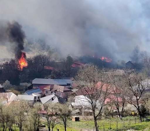 Dragoş Pîslaru: Guvernul a adoptat un sprijin important pentru familiile şi persoanele afectate de incendiul devastator produs în localitatea Rucăreni, comuna Soveja din judeţul Vrancea