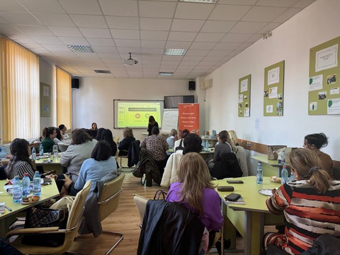 Aproape 100.000 de copii învaţă în clase simultane/ Soluţia pentru profesorii care predau mai multor clase în aceeaşi oră, propusă de World Vision România/ Director: Experienţa dobândită în clasele simultane, resursă pentru tot sistemul de educaţie