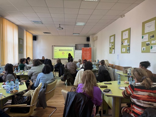 Aproape 100.000 de copii învaţă în clase simultane/ Soluţia pentru profesorii care predau mai multor clase în aceeaşi oră, propusă de World Vision România/ Director: Experienţa dobândită în clasele simultane, resursă pentru tot sistemul de educaţie