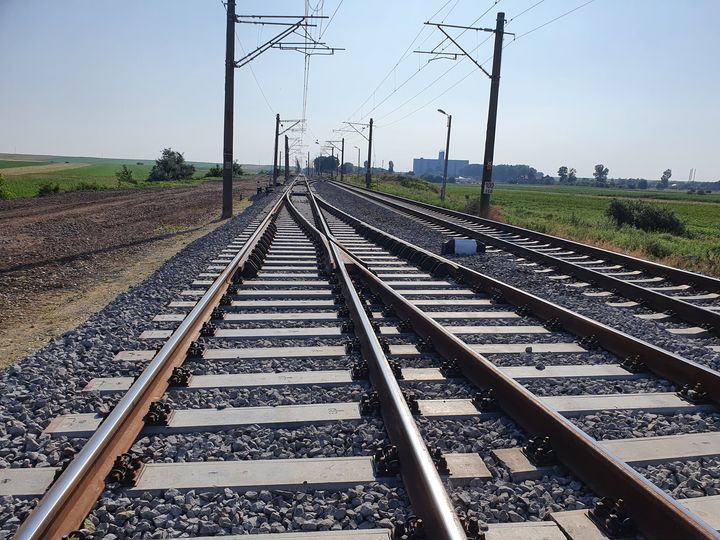 Constanța: Scurgeri de gaze la un vagon al unui tren încărcat cu GPL, în gara Dorobanțu/ Circulația feroviară, întreruptă temporar și reluată după măsurători/ 12 trenuri au întârzieri