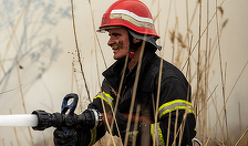 IGSU: Peste 2.300 de hectare de teren, mistuite de flăcări în doar trei zile/ În această perioadă, pompierii au stins peste 500 de incendii, aproape trei sferturi fiind arderi necontrolate/ Ce riscă cei care ard vegetaţia uscată