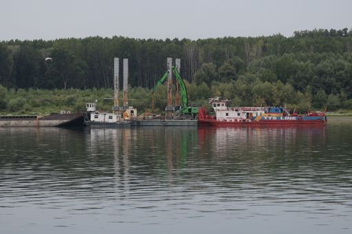 Patru barje vor fi scufundate în Dunăre pentru a creşte debitul apei spre Centrala de la Cernavodă / După dislocarea stâncii Pârjoaia, s-a obţinut iniţial o stabilizare a nivelului apei, iar apoi o uşoară creştere, cu doi centimetri