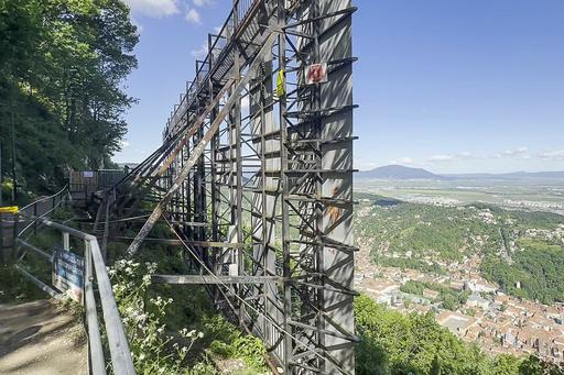 Platforma de pe Tâmpa, care permitea turiştilor să vadă Braşovul de sus şi care este închisă din cauza stării avansate de degradare, va fi reabilitată în următoarele trei luni