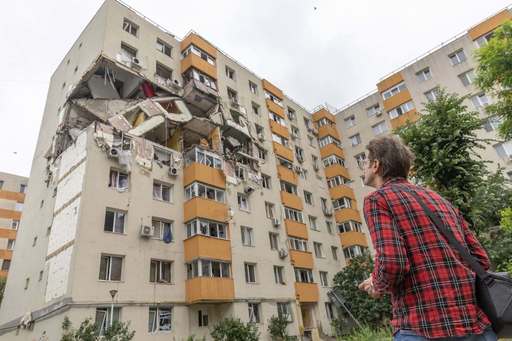 Primăria Capitalei anunţă că blocul din Rahova unde s-a produs o explozie trebuie evaluat integral şi trebuie montaţi senzori seismici înainte de lucrările de punere în siguranţă a părţii grav afectate