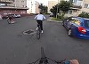 Localnici din Reghin, terorizaţi de un grup de minori care se plimbă cu bicicletele prin oraş, intră în instituţii şi îşi filmează comportamentele nepotrivite, apoi se plâng pe internet: „Azi-mâine nu mai putem ieşi pe afară că se iau oamenii de noi” - VI