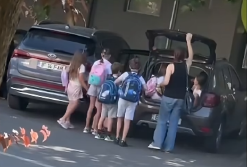Verificări ale Poliţiei Ilfov în cazul unor imagini apărute în spaţiul public cu copii băgaţi în portbagajul unei maşini de către persoana adultă care îi însoţea/ Incidentul a fost filmat în Popeşti-Leordeni - VIDEO