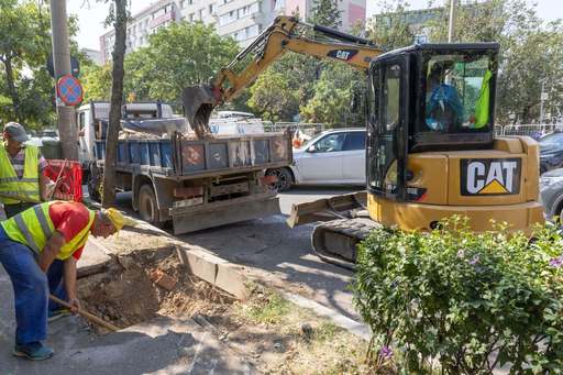 Primăria Capitalei anunţă modernizarea reţelei de canalizare din zona Gării de Nord, veche de un secol/ Se fac săpături pentru montarea noilor stâlpi de susţinere a reţelei de tramvai şi pentru iluminatul stradal: „Nu vom mai vedea cabluri atârnate”