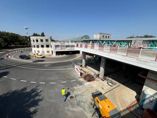 Parcarea Sosiri de la Aeroportul ”Henri Coandă”, închisă temporar, de miercuri, pentru modernizare şi consolidare