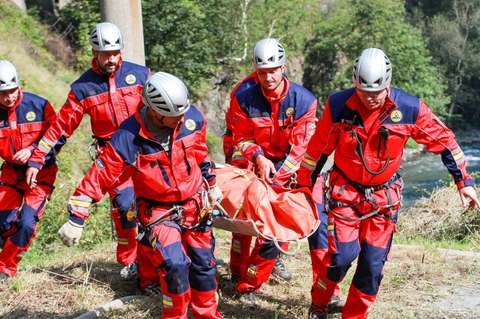 Zi dificilă pentru salvamontişti - 37 de apeluri prin care li s-a solicitat intervenţia, în ultimele 24 de ore/ Au fost salvate 36 de persoane/ Două persoane, declarate decedate