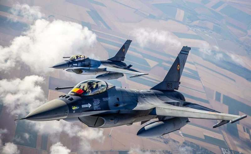 Aeronave ale Forțelor Aeriene Române, în deschiderea spectacolului de la Bucharest International Air Show