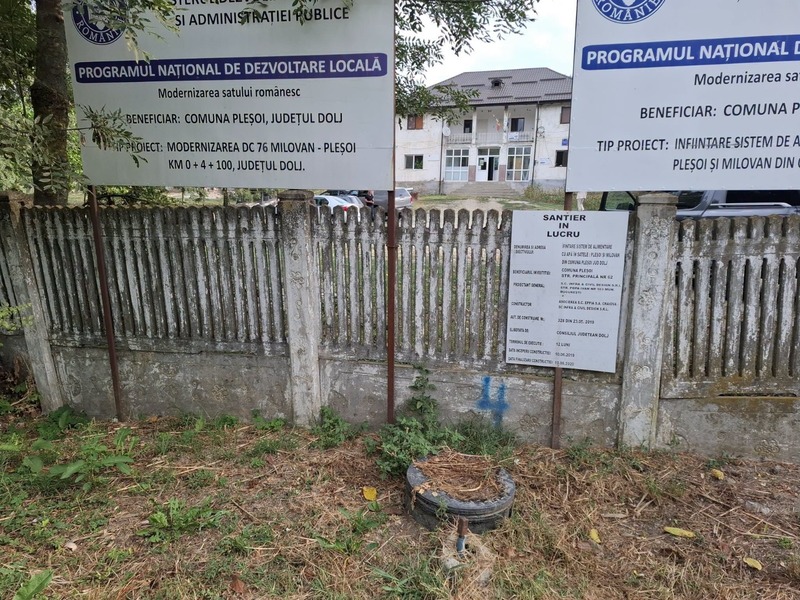 Dolj: Primărie amendată pentru racordarea şi montarea de apometre deşi nu are autorizaţie de gospodărire a apelor. Reprezentanţii autorităţilor locale s-au apărat dând vina pe localnici despre au au spus că „se branşează noaptea” - FOTO
