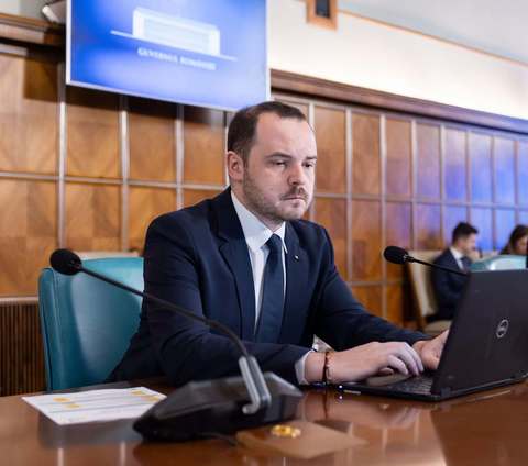 Alexandru Rogobete: Întotdeauna numărul de pacienţi creşte semnificativ începând cu perioada septembrie-octombrie, din diverse motive/ Se vede, de fapt, lipsa de viziune şi puţina înţelegere administrativă pe care o are premierul demis Bolojan