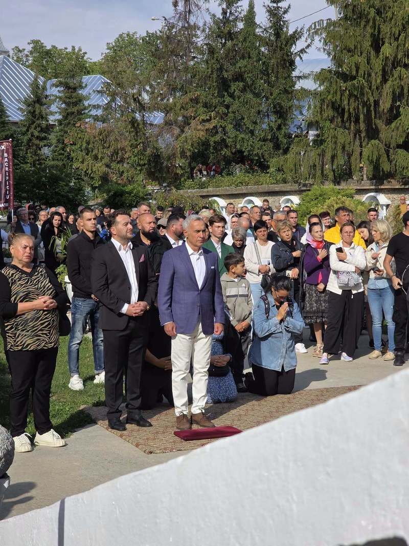 Episcopia Oradiei face cercetări după participarea lui Călin Georgescu la liturghia de la o mănăstire: O împrejurare care ar fi trebuit să rămână în limitele fireşti ale ospitalităţii ecleziale a dobândit accente evidente de asociere şi promovare politică