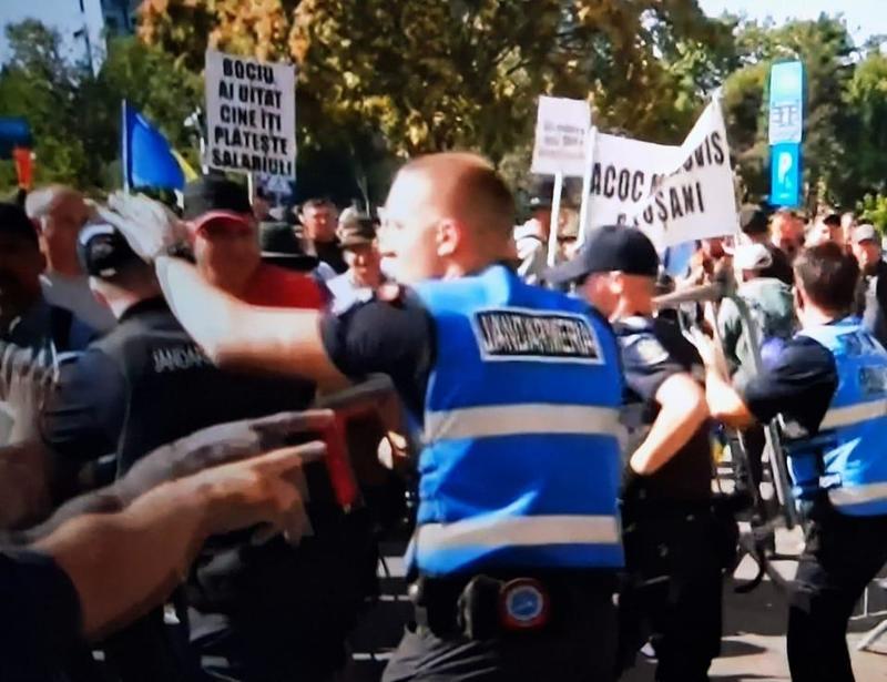 Fermierii protestează marţi în faţa Guvernului. Sunt pregătiţi să stea mai multe zile în Capitală şi spun că nu se tem de amenzi