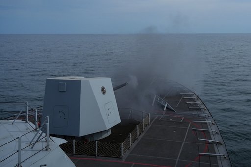 Corveta ”Contraamiral August Roman” a executat primele trageri de la intrarea în serviciul Forţelor Navale Române în cadrul unui antrenament pe mare / Echipajul a desfăşurat exerciţii de neutralizare a dronelor aeriene şi maritime - FOTO