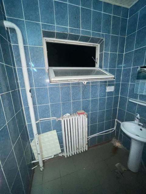 Sindicatul Europol, distribuind imagini cu grupurile sanitare mizere pe care le folosesc unii dintre poliţiştii din Teleorman: Condiţii care reduc la zero demnitatea / La etaj, femeia de serviciu curăţă de trei ori pe zi toaleta folosită de inspectorul-şe