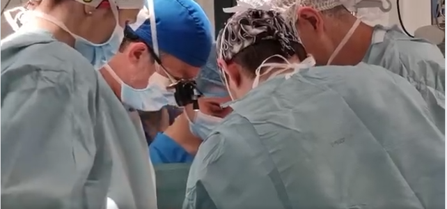 Medicul Horaţiu Suciu anunţă prima implantare a unei inimi artificiale la un minor – O adolescentă de 17 ani, care nu ar fi supravieţuit fără transplant, dar donatorii pentru această categorie de vârstă sunt rari - VIDEO

