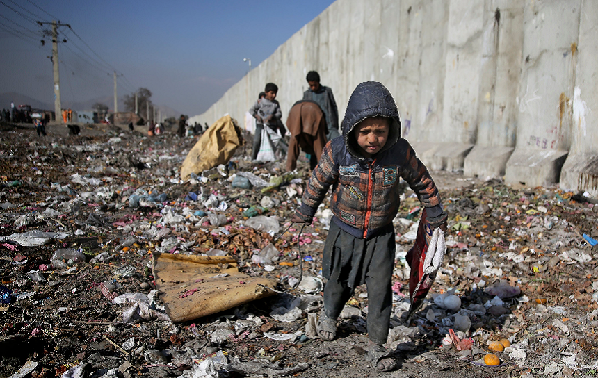 Jumătate dintre copiii din ţările mai sărace sunt intoxicaţi cu plumb, potrivit unui studiu
