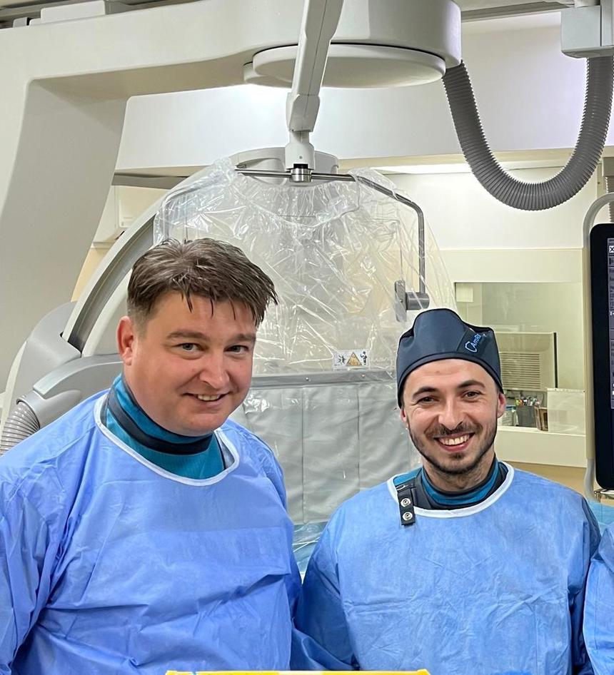 Premieră pentru Spitalul Judeţean Sibiu: Procedura de litotriţie intravasculară realizată în cadrul

 Laboratorului de angiografie

