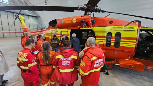 Sesiuni de instruire şi pregătire a personalului medical desemnat executării misiunilor pe elicopterele Black Hawk S-70M şi Airbus H135