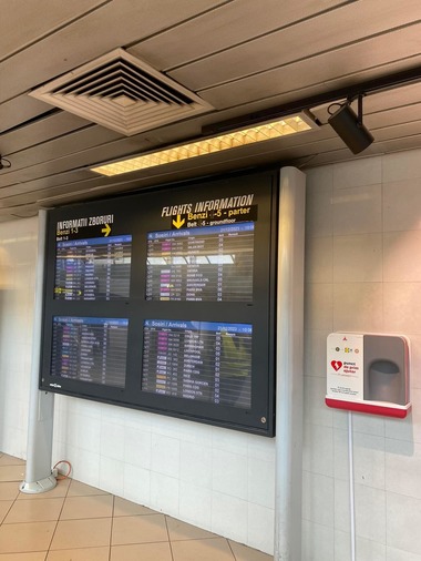 Defibrilatoare semi-automate, în Aeroportul "Henri Coandă" Bucureşti / 70 de angajaţi au fost instruiţi de personalul Departamentului pentru Situaţii de Urgenţă / 85 de aparate, în regiunea Bucureşti-Ilfov

