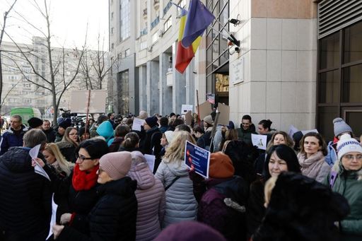 Protest al medicilor de familie, în faţa Casei Naţionale de Asigurări de Sănătate / Mesajele transmise premierului de către protestatari - FOTO