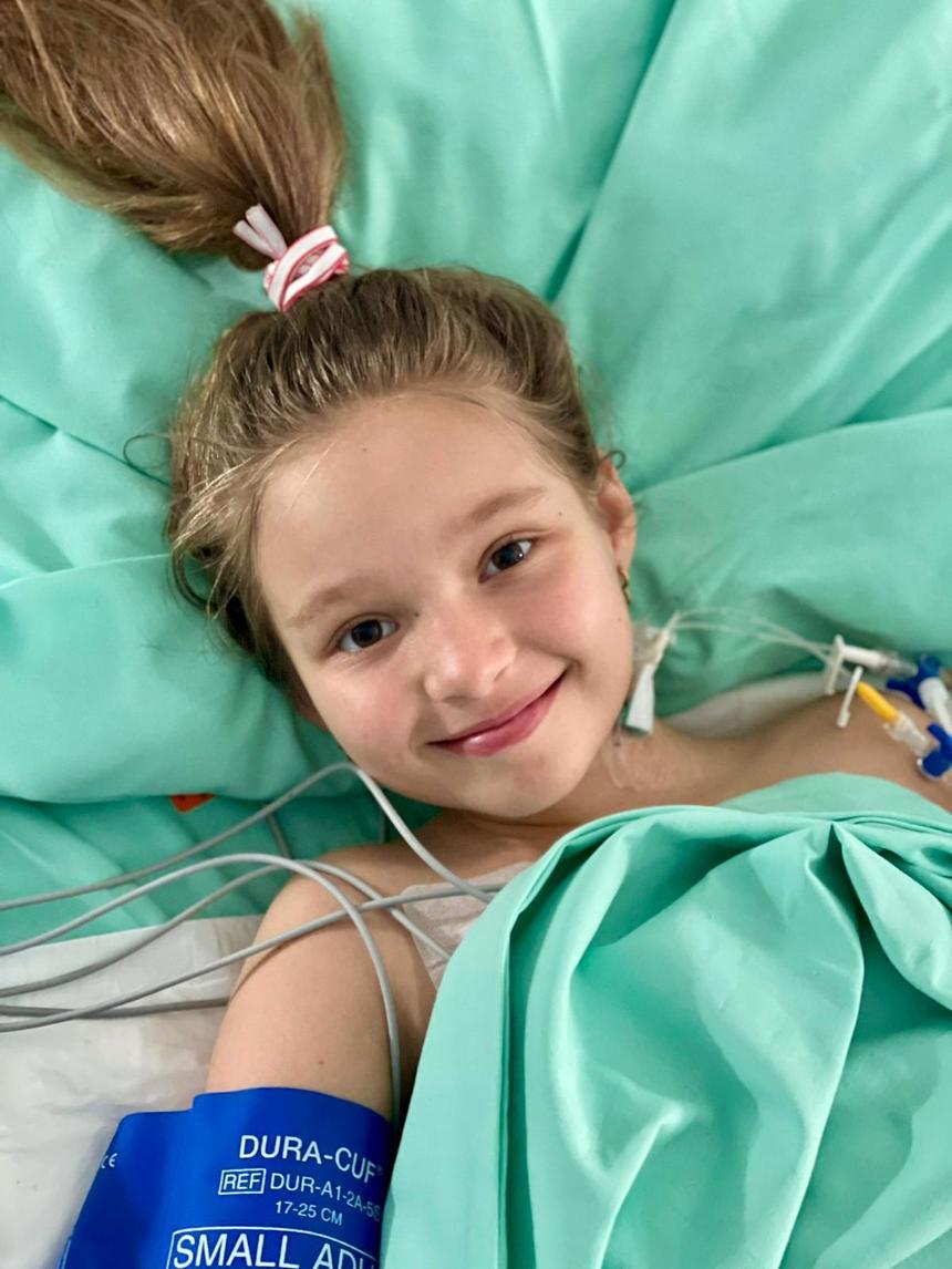 Primul transplant pediatric de rinichi din acest an, la Institutul Clinic de Urologie şi Transplant Renal Cluj-Napoca – O femeie de 38 de ani i-a donat fiicei ei de 8 ani un rinichi / Intervenţia, delicată şi complexă

