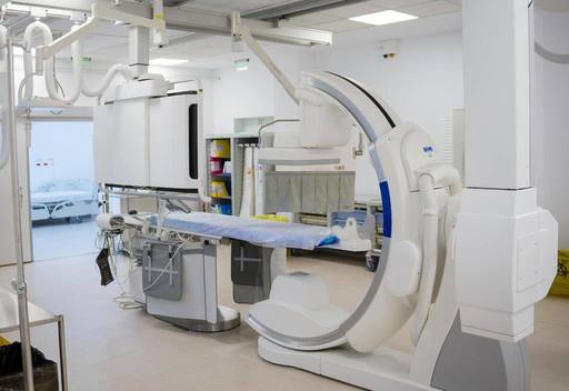 Un robot acţionat magnetic se poate deplasa prin artere pentru a trata pacienţii cu AVC
