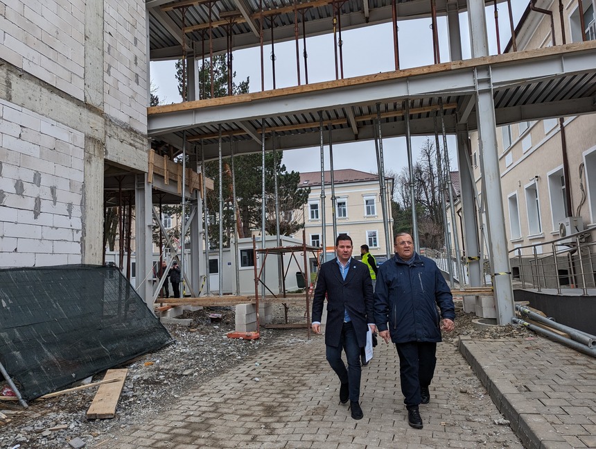 Preşedintele CJ Suceava: Lucrările la Spitalul de Oncologie sunt la 55% / Investiţia este de 10 milioane de euro - FOTO

