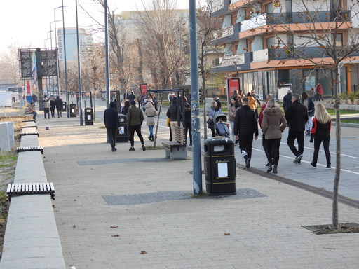 Mersul pe jos de trei ori pe săptămână "aproape înjumătăţeşte" reapariţia durerilor lombare - studiu