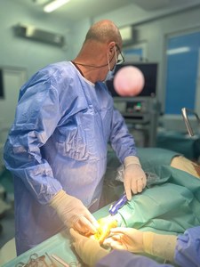 Procedură nouă la Spitalul Judeţean Arad – Compartimentul Chirurgie Plastică şi Microchirurgie Reconstructivă face operaţii de canal carpian prin tehnica endoscopică


