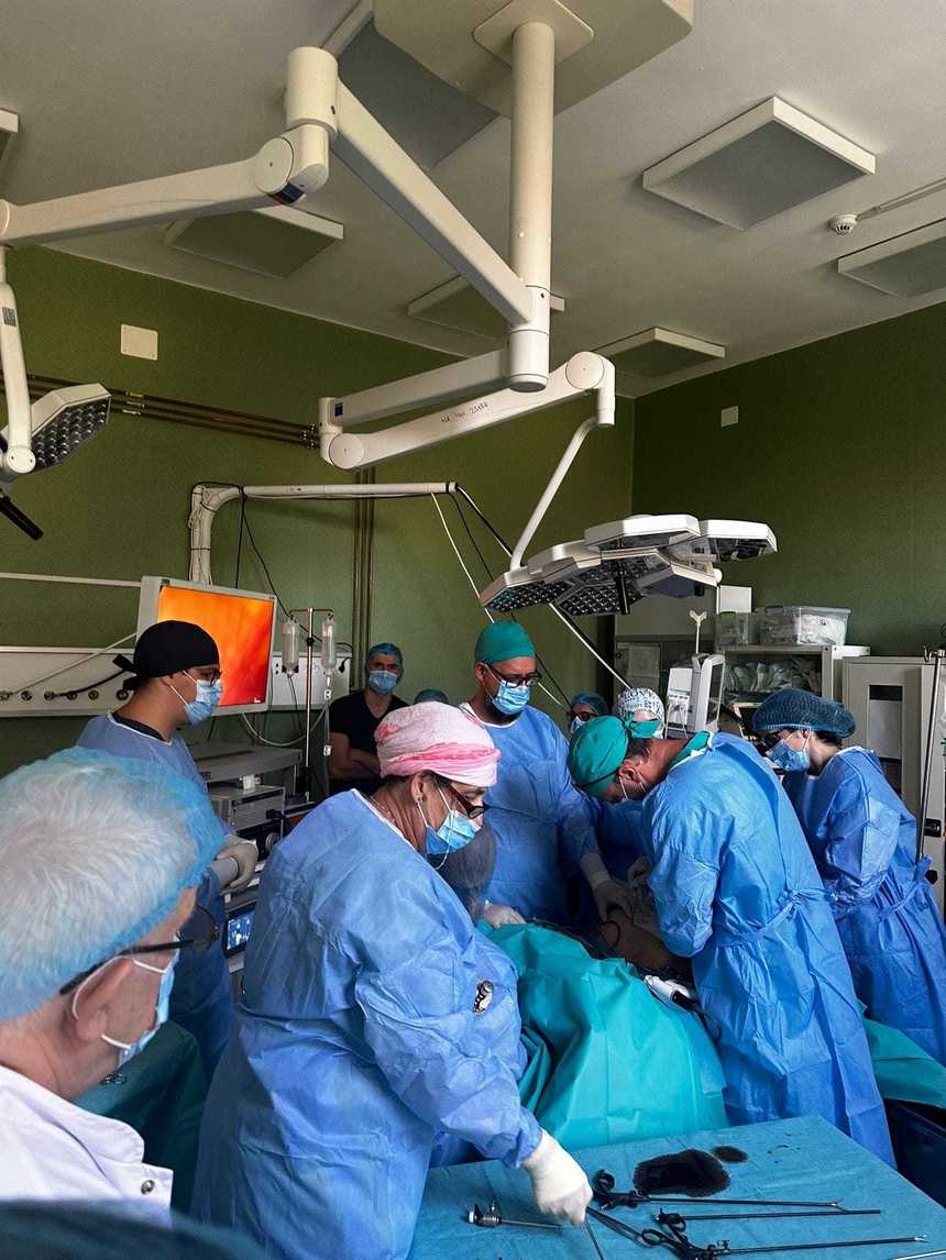 Sistem endoscopic pentru chirurgie ginecologică laparoscopică, la Spitalul Judeţean Arad / Opt paciente cu patologie ginecologică de natură oncologică şi benignă, operate în cadrul unui workshop

