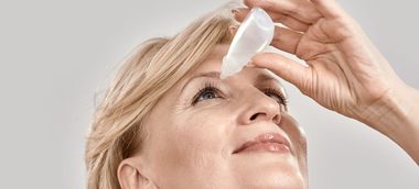 Degenerescenţa maculară legată de vârstă ar putea fi tratată cu picături în locul injecţiilor în ochi
