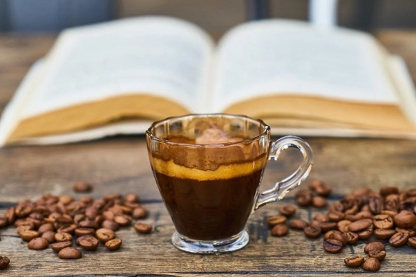 Cafeaua de dimineaţă poate proteja inima mai bine decât consumul de cafea pe parcursul zilei, au constatat cercetătorii