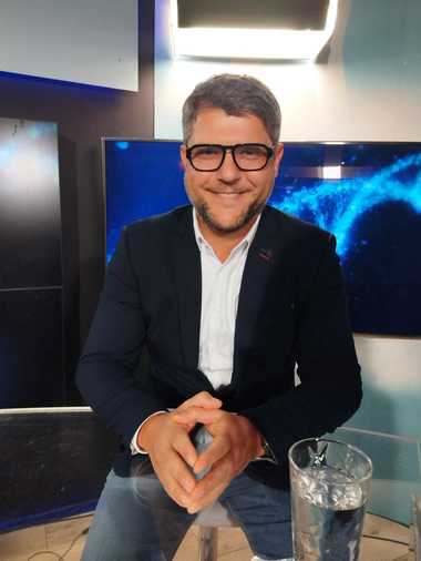 Prof. univ. dr. Mihai Juncar: O situaţie care ar trebui să ne pună semne de întrebare este partea de sângerare gingivală şi mobilitate a dinţilor, cunoscută ca paradontoză

