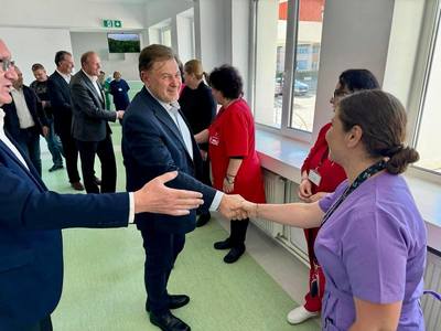 Ministerul Sănătăţii: Asigurarea accesului universal la servicii de sănătate - posibilă doar dacă profesioniştii din domeniul sănătăţii, autorităţile, industria, organizaţiile nonguvernamentale şi organizaţiile pacienţilor lucrează împreună