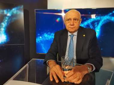 Academicianul Irinel Popescu: Continuă să fie multe întrebări legate de pandemia COVID-19 şi până când aceste întrebăruri nu-şi vor afla răspunsuri foarte clare şi competente, populaţia va rămâne cu o doză de neîncredere