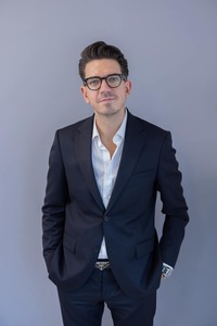 Medicul Maximilian Muntean: Pacientele trebuie să ştie să-şi facă autopalpare, trebuie să meargă periodic, după 30 de ani, la ecografie, după 40 de ani să meargă la mamografie