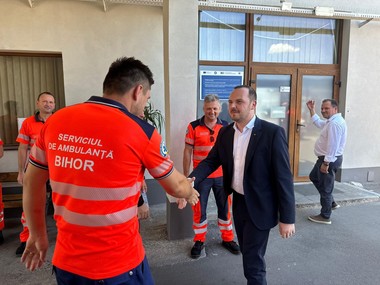 Rogobete, vizită la Spitalul Judeţean Oradea: Spitalul a reuşit să eficientizeze structura secţiilor şi numărul de paturi / Reflectă o abordare strategică şi orientată către nevoile reale ale comunităţii / Funcţionează de ani buni cu excedent bugetar