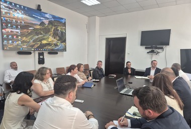 Alexandru Rogobete: România dispune de suficiente stocuri de soluţii perfuzabile pentru a asigura continuitatea activităţii din unităţile sanitare / Spitalul Judeţean Braşov, aprovizionat cu ser fiziologic cu ajutorul Unifarm