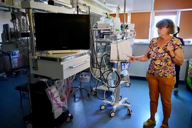 Bancă de lapte matern, a treia din ţară, la Maternitatea din Sibiu / Secţia de terapie intensivă neonatală, modernizată