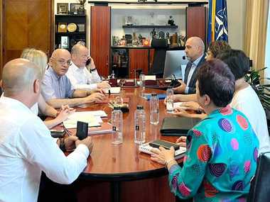SANITAS, întâlnire cu Raed Arafat pe tema procesului de teritorializare a serviciilor de ambulanţă – Sindicalişti: Nu putem accepta ca departamente vitale – statistică, IT, logistică, juridic, HR – să fie desfiinţate sau mutate departe de comunităţi