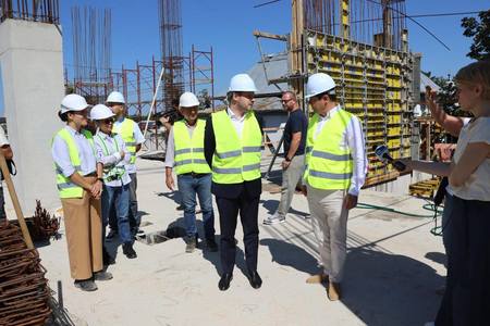 Ministrul Sănătăţii, Alexandru Rogobete, după ce a vizitat şantierul noului spital de la Tecuci: Prinde contur un spital modern, care va deservi peste 120.000 de locuitori. Sprijinim dotarea cu aparatură şi echipamente medicale
