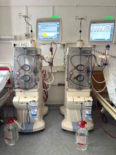 Centrul de Hemodializă şi Compartimentul de Nefrologie din Spitalul Satu Mare rămân cu un singur medic, din octombrie / Doi medici au plecat către unităţi private, din cauza volumului mare de muncă / Pacienţii, avertizaţi că timpul de aşteptare va fi mare
